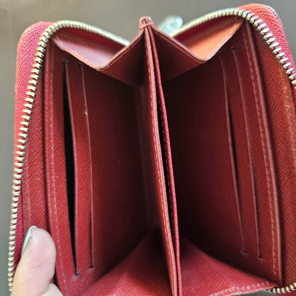 Louis Vuitton Red EPI Zippy coin card - Picture 9 of 11